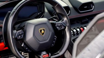Lamborghini Huracan apple carplay