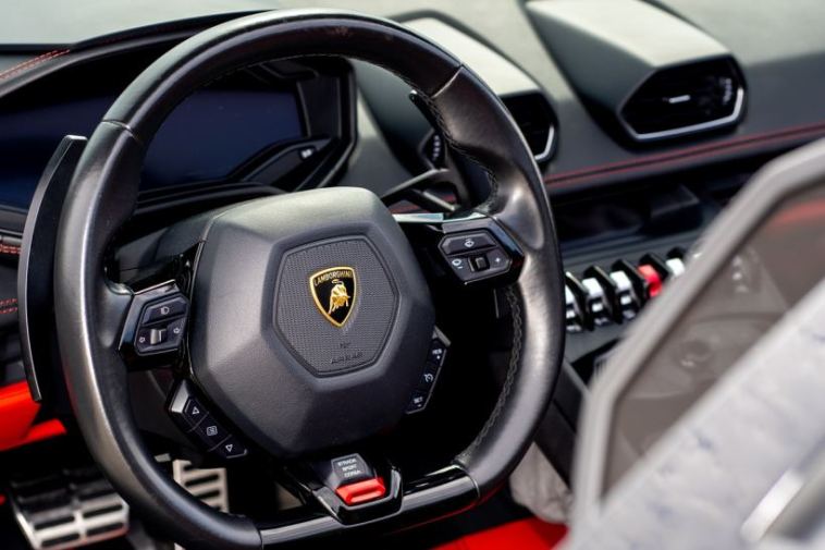 Lamborghini Huracan apple carplay