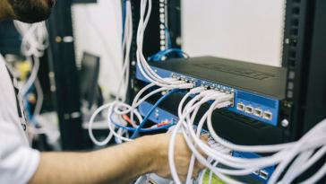 computer server tech